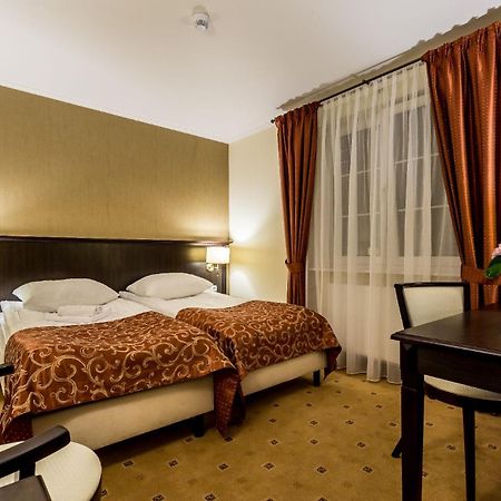 Hotel Krzyski Tarnow Exterior photo