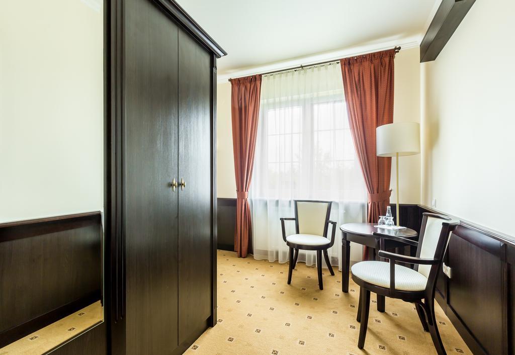 Hotel Krzyski Tarnow Room photo